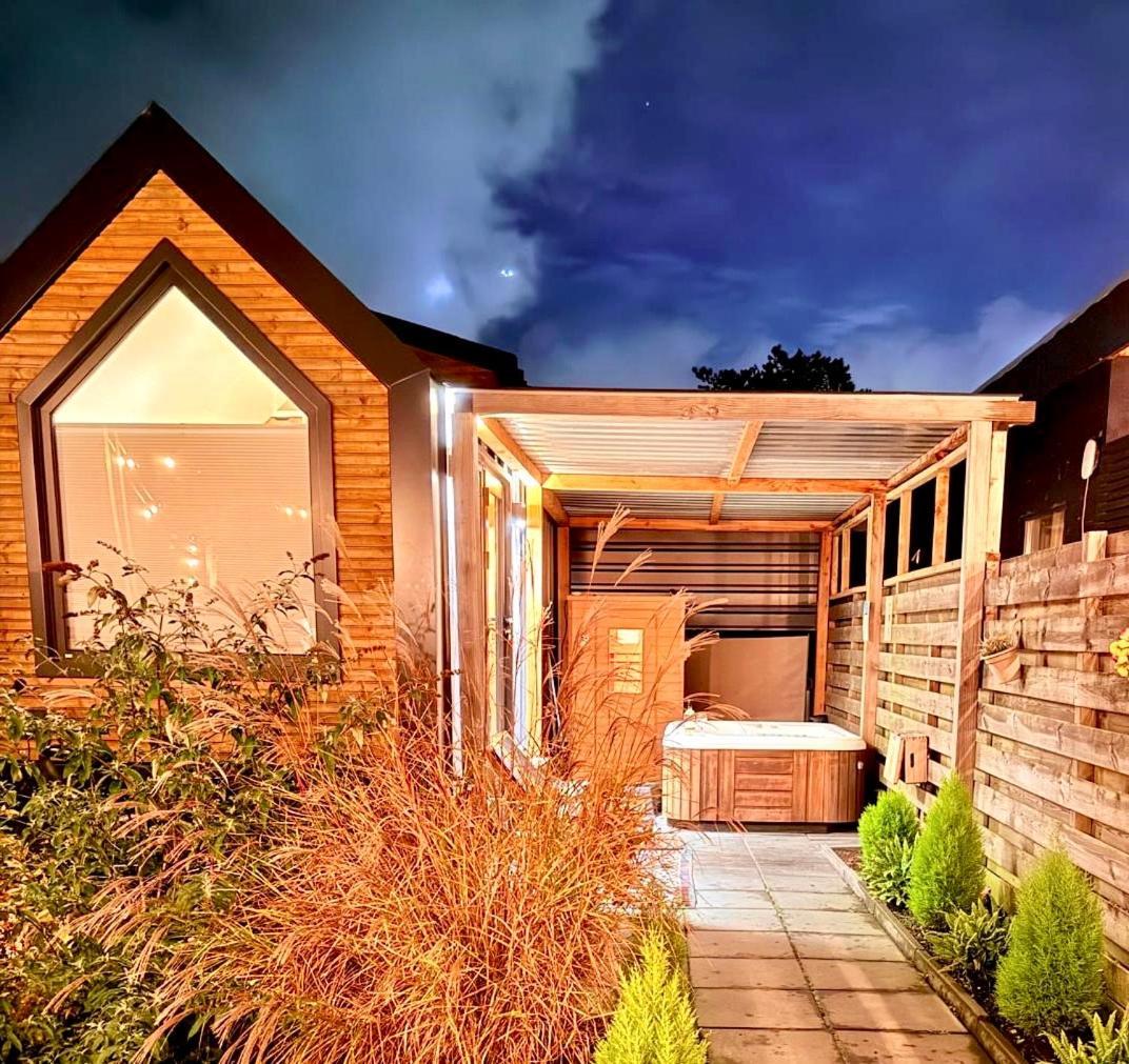 Tiny House With Sauna & Jacuzzi Near Amsterdam Vijfhuizen Exteriör bild